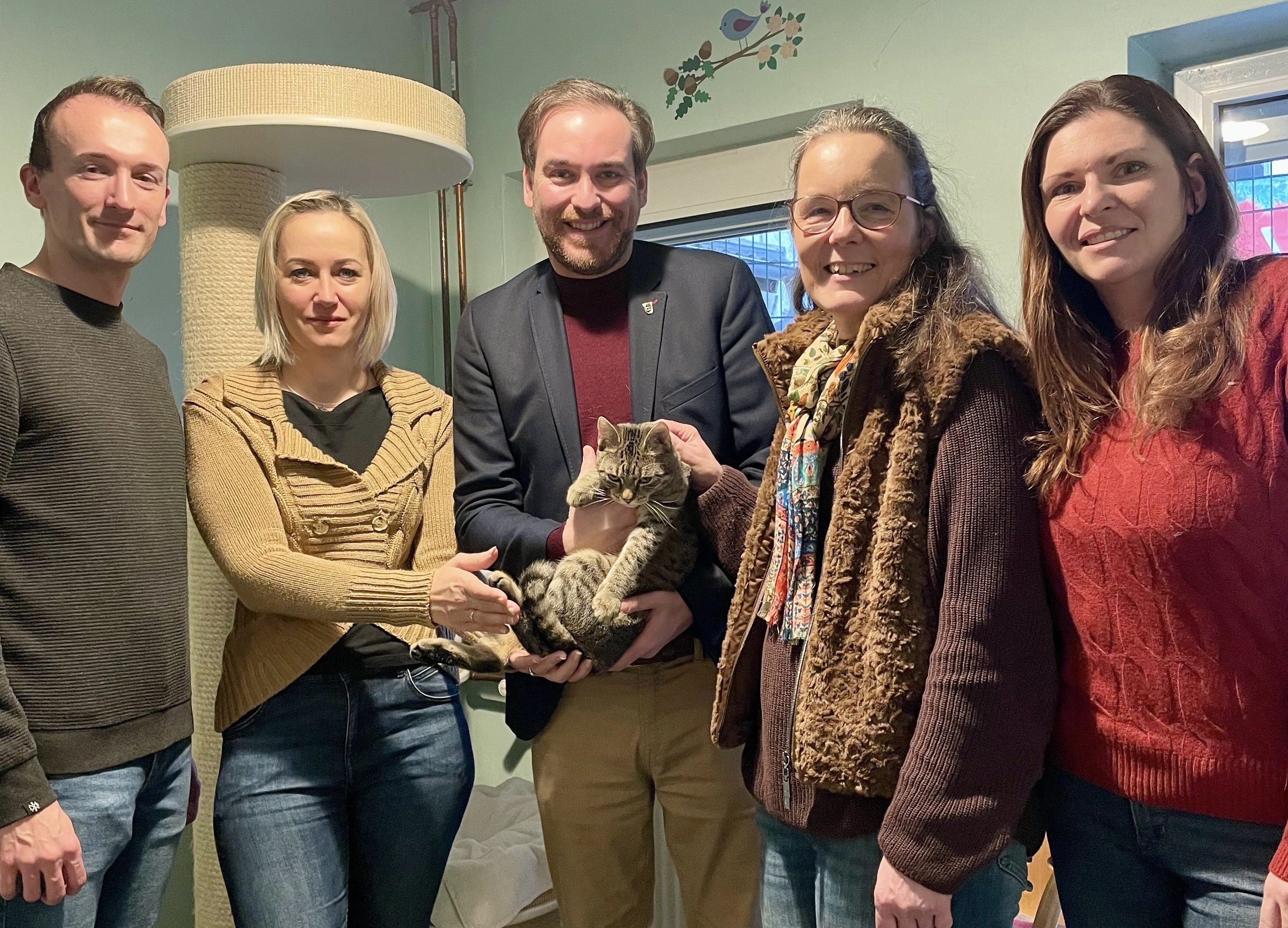 Foto v.l.: Sascha Dobelmann, Anja Hecker vom Tierschutzverein Schwetzingen, Andreas Sturm MdL, Susanne Bertrand-Baumann und Luisa Rudnik